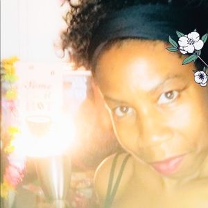 Meet your Posher, Zenola